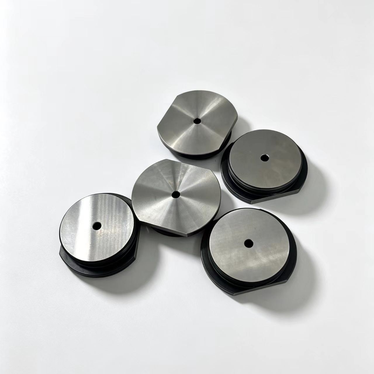 冷镦模具后盖1 Custom Cold Heading Machine Die Rear Cover for Nut Bolt Screw Cold Forging Process High Wear Resistance Tooling Parts - 图片 1